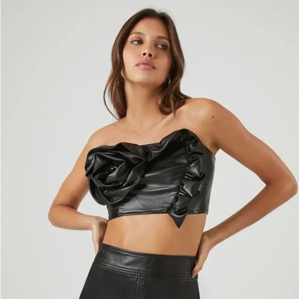 NWT Forever 21 Faux Leather Rosette Tube Top Black Size Small